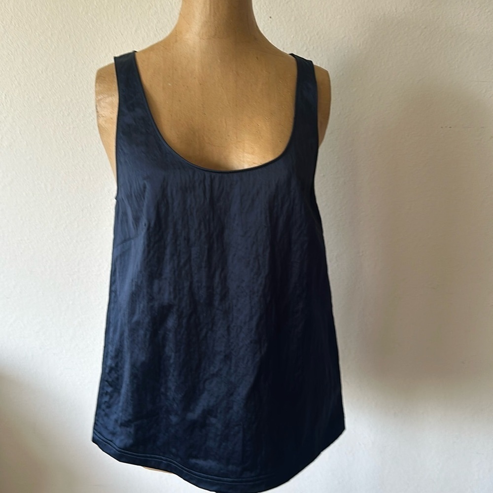 Tibi sz 2 gorgeouss navy tank blouse, great pre owned condition